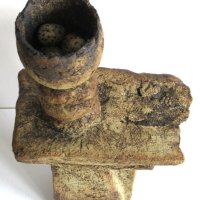 9.-Nest eggs. Ceramic. 35cm h